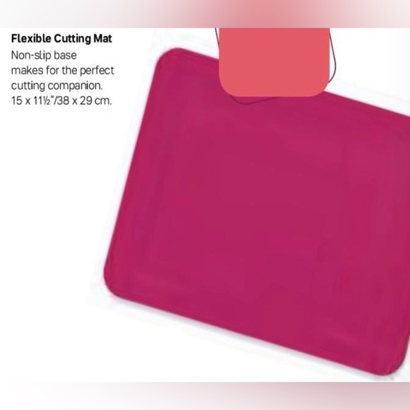 Tupperware Flexible Cutting Mat - Picture 1 of 1